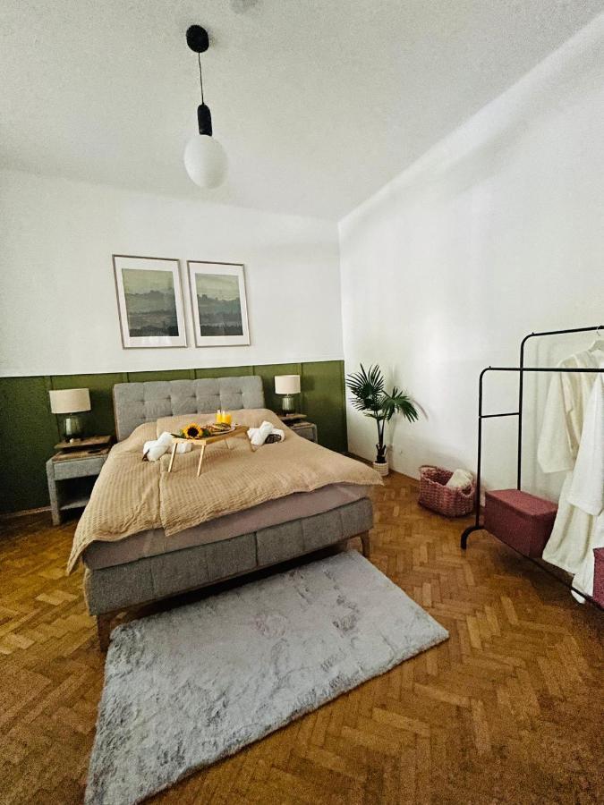 5 Min Schoenbrunn Gloriette, Direct To Center, Free Parking * Wien